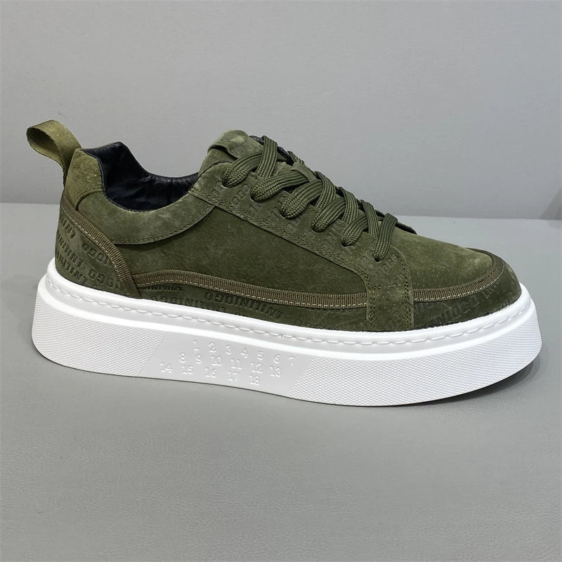 The fashionable high-heeled shoes are stylish, with novel designs and wide applications. The soles are soft and lightweight.