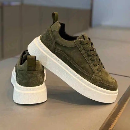 The fashionable high-heeled shoes are stylish, with novel designs and wide applications. The soles are soft and lightweight.