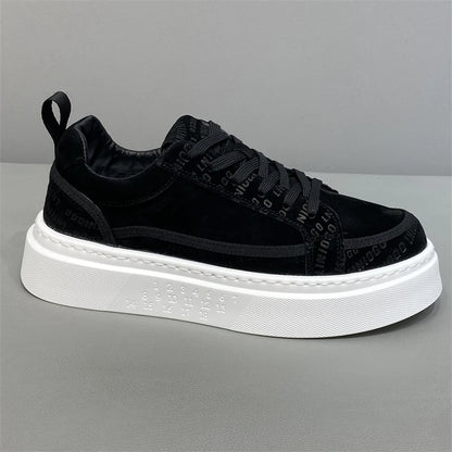 The fashionable high-heeled shoes are stylish, with novel designs and wide applications. The soles are soft and lightweight.